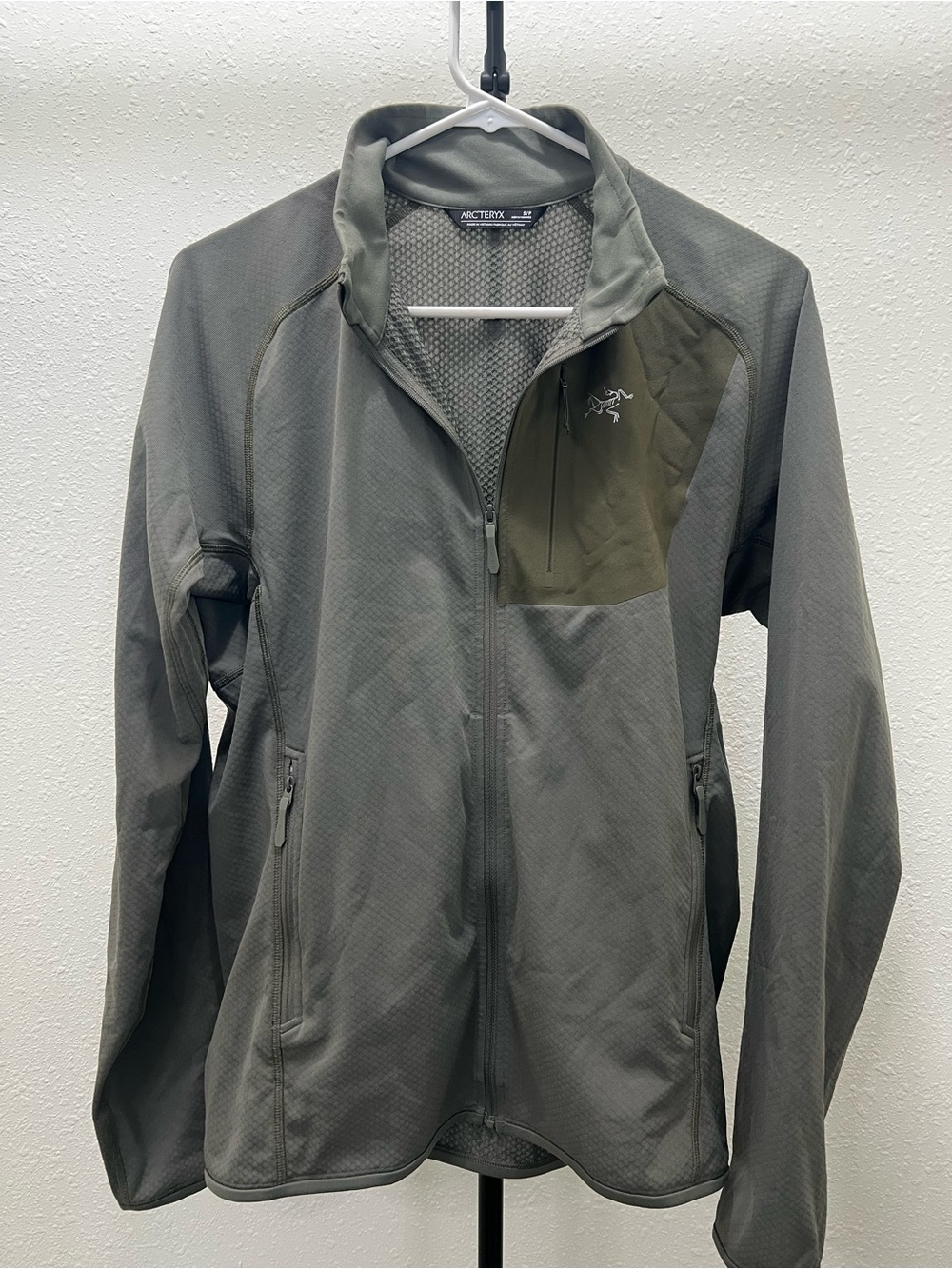 Arc'teryx Men's Olive Green Lightweight Zip Shirt Jacket